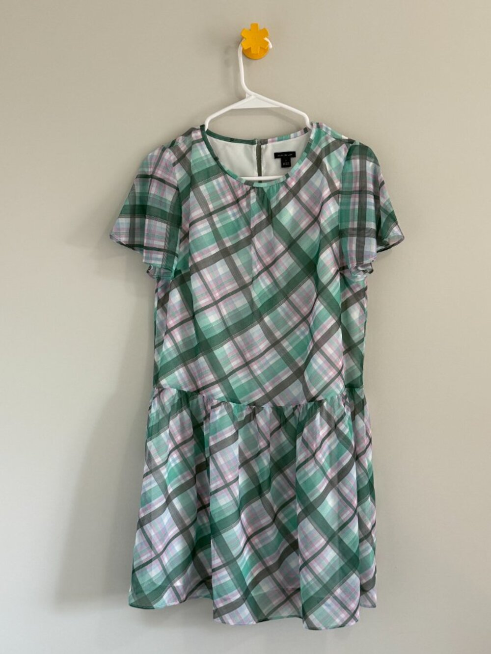Ann Taylor Plaid Flutter Sleeve Drop Waist Dress Size 2 Green Pink Sheer - Picture 4 of 8